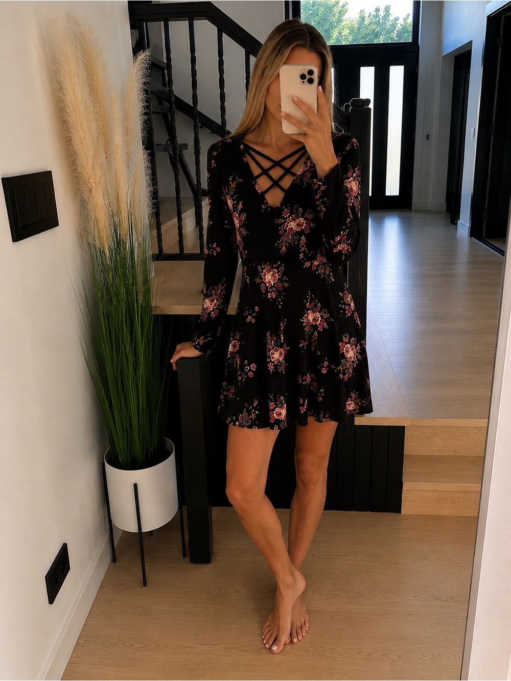 Women's Black Floral Crisscross Long-Sleeve Dress